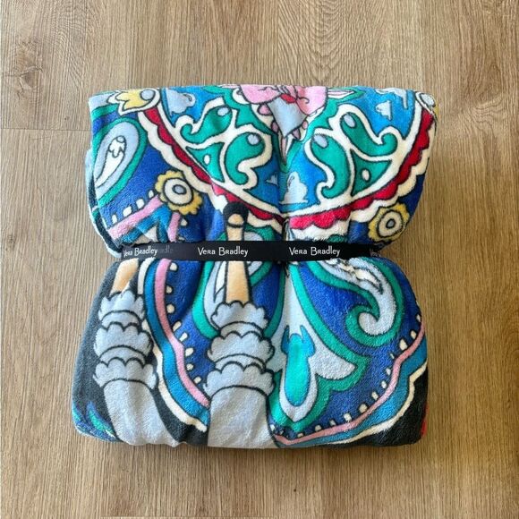 NWT Vera Bradley Disney Pixar Plush Throw Blanket - Picture 6 of 7